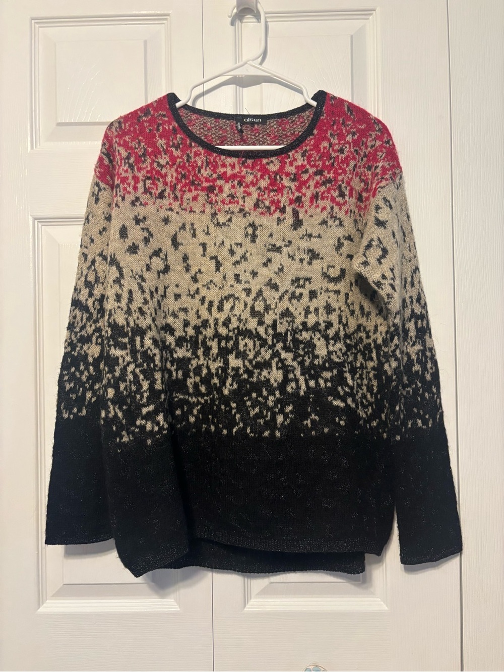 Olsen Ombre Crewneck Italian yarn Sweater in Red, Cream & Black